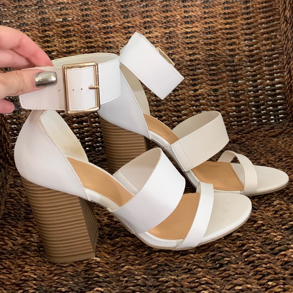 WHITE HEELS SIZE 9 NEW WOT